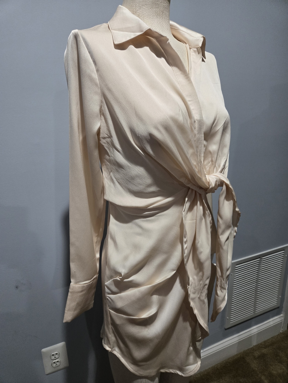 Knot-Front Collared Mini Dress in Cream - Picture 3 of 4